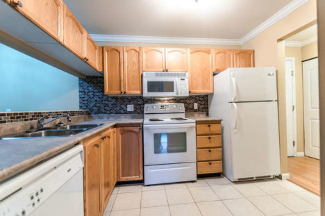 201 1167 Pipeline Rd-small-006-15-Kitchen-666x444-72dpi
