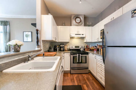 PH405 2340 Hawthorne Ave Port-small-005-9-Kitchen-666x444-72dpi